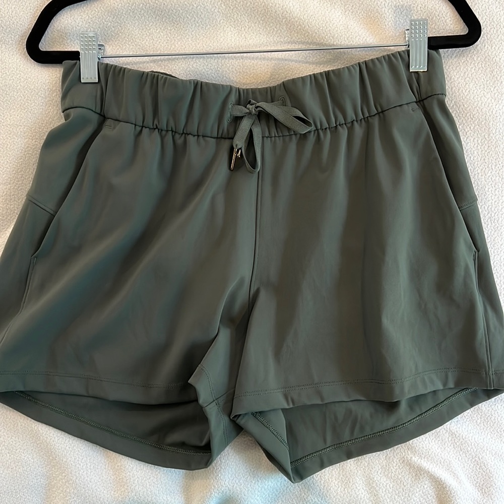 lululemon On The Fly Short - Sage Green - 8